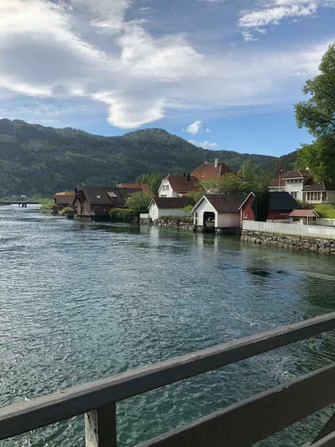 Stryn - House By The River Dış mekan fotoğraf
